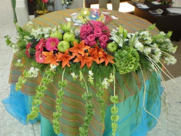Como decorar el salón y la mesa de novios 2
